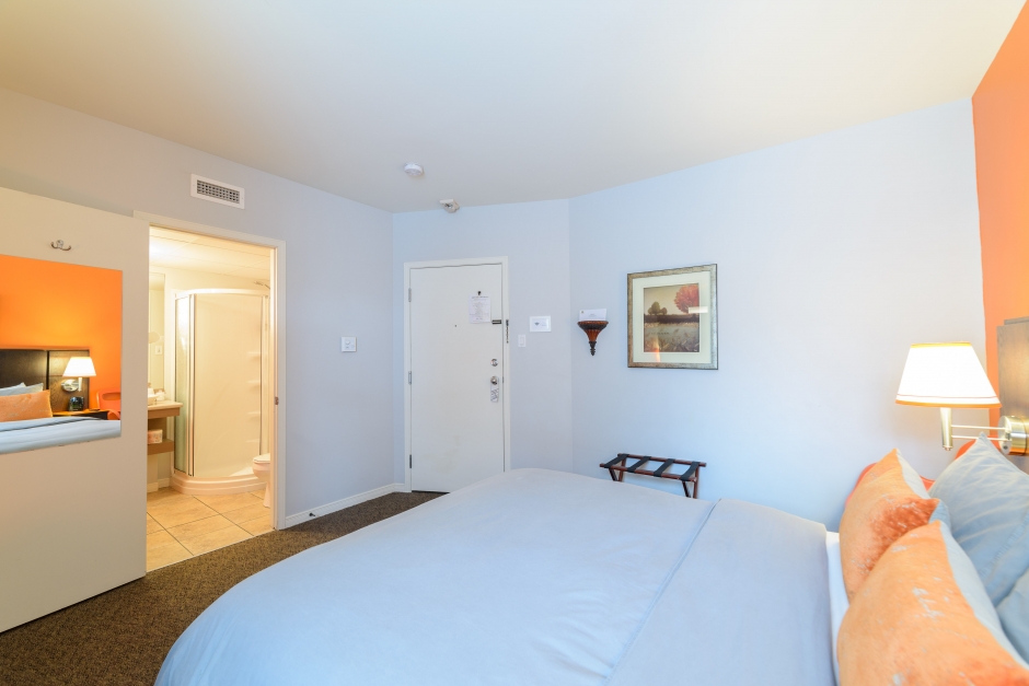 206 Champlain Room Official website of the Auberge aux deux lions hotel